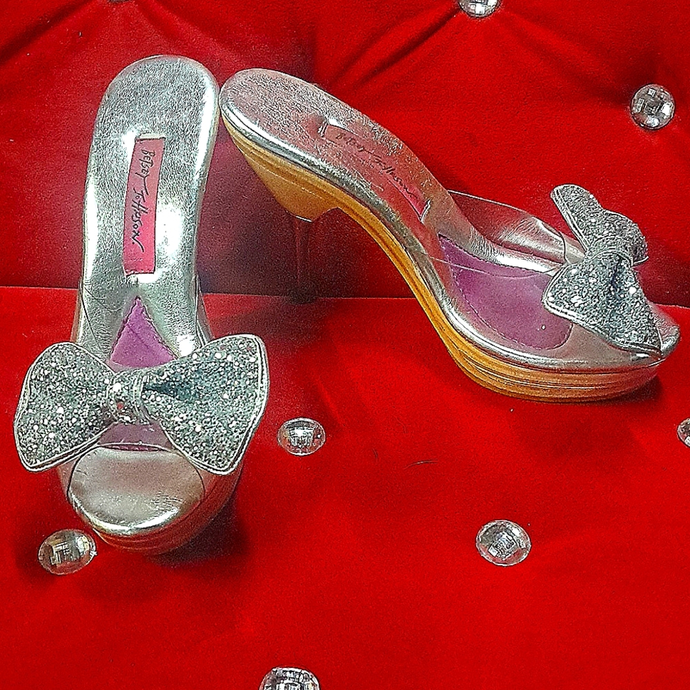 Vintage Betsey Johnson Silver Sunny Glitter Bow Size 6